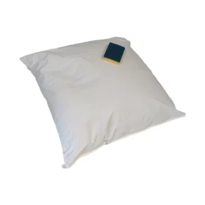 Oreiller de camping blanc lavable avec traitement anti-feu et antibactérien, dimension 60x60 cm, confort mi-ferme.