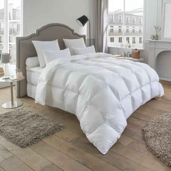 Couette Élysée en duvet de canard blanc, idéale pour un sommeil de luxe