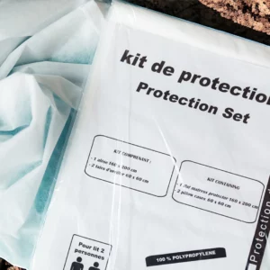Emballage transparent du Kit de Protection Literie Jetable Litex pour deux personnes, incluant une alèse et deux taies d'oreiller.