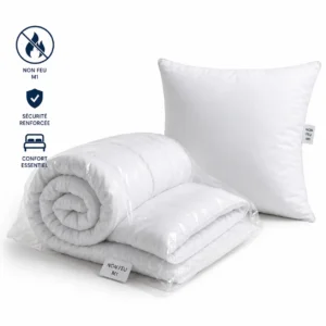 Couette 140x200 et oreiller 60x60 pliés et prêts pour le départ en internat.