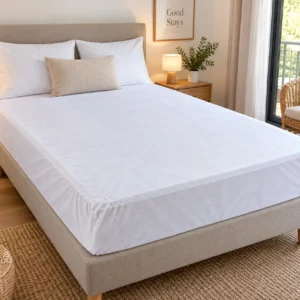Alèse housse jetable Confort 40HO installée sur un lit dans une chambre d’hébergement