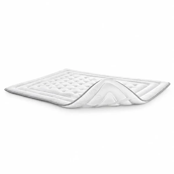 Topper Magnum blanc de 5 cm pour literie hôtelière sur fond blanc